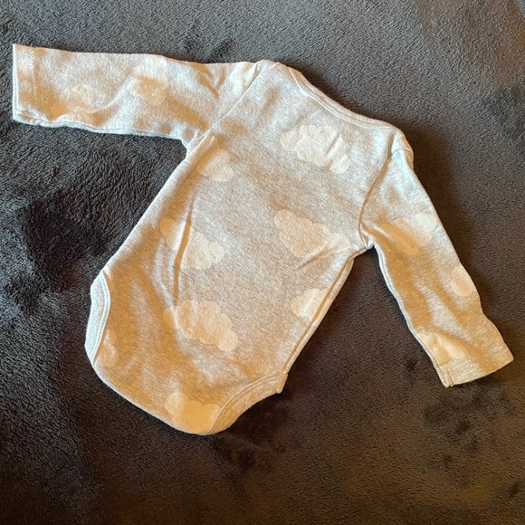 5 for $20-Cloud Island Newborn long-sleeved onesie-Gray w/white clouds-EUC - Picture 2 of 5